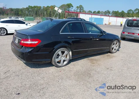 2010 Mercedes-Benz E 350 z USA, uszkodzony, nr VIN WDDHF5GB0AA259563